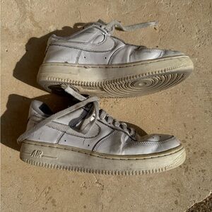Nike Air Force 1 ’07 Women’s Size 7 White Leather Sneakers DD8959-100